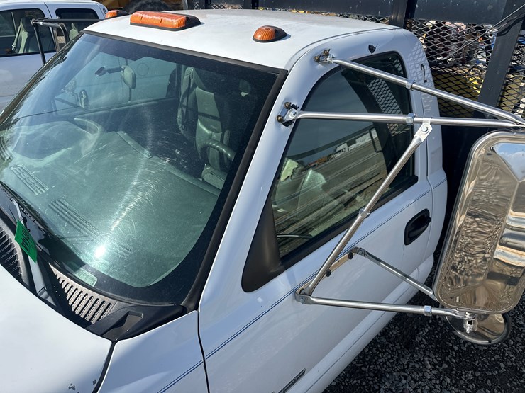 2005-gmc-3500-image-13