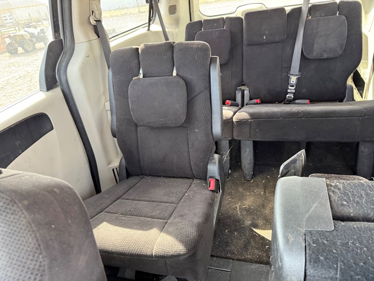 2014-dodge-grand-caravan-image-32