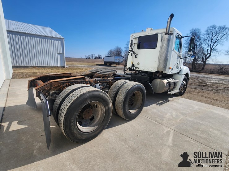 2003-freightliner-columbia-120-image-5