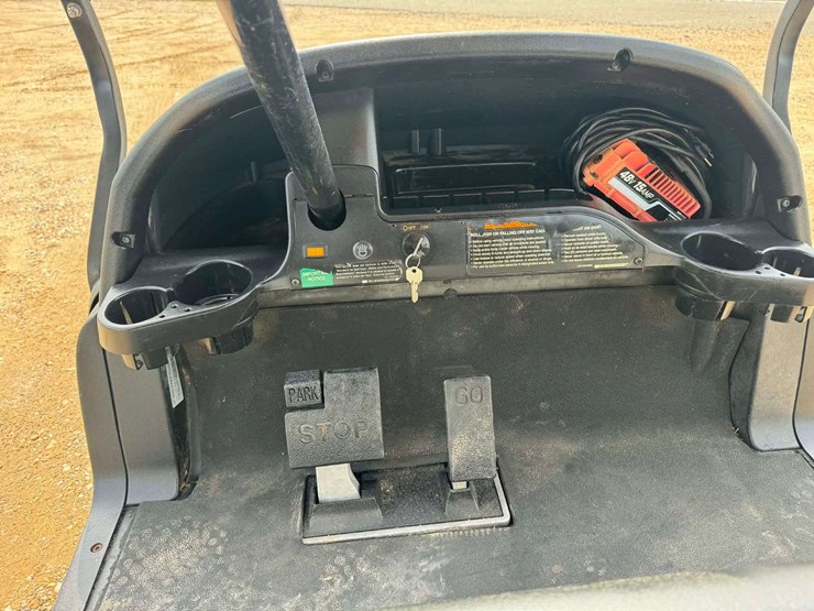 club-car-4-seater-golf-cart---battery-charger-included-image-11