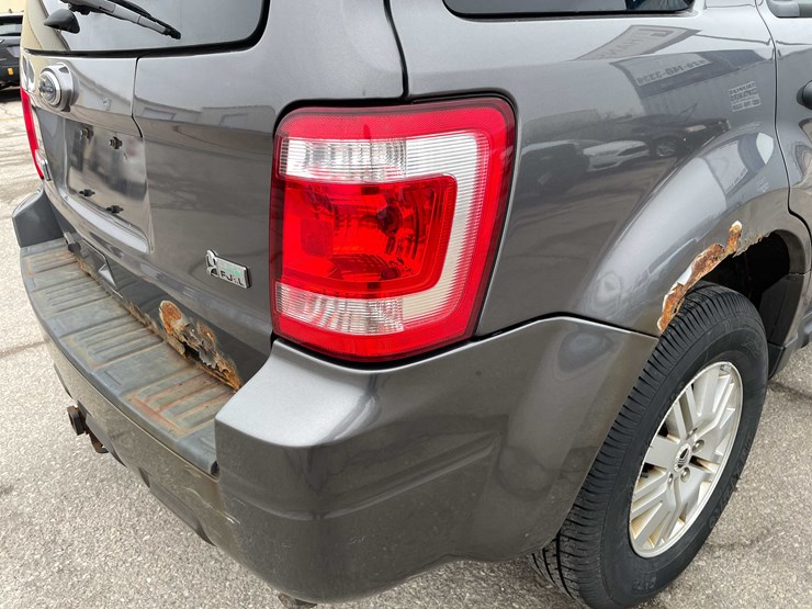 2011-ford-escape-image-25