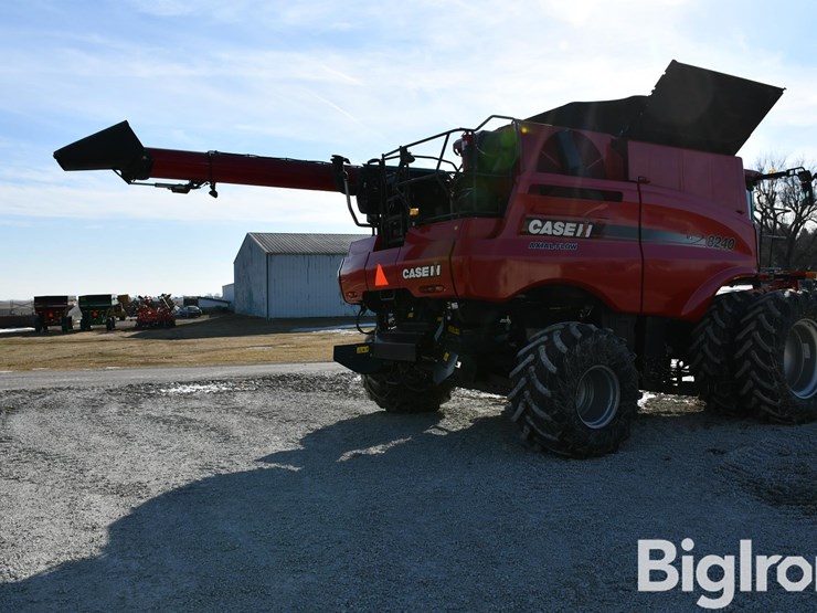 2017-case-ih-8240-image-5
