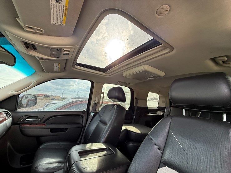 2014-chevrolet-tahoe-image-24