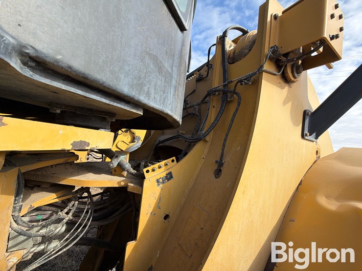 2014-caterpillar-950m-image-18