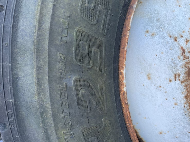 #6027-•-(2)-semi-truck-tires-on-10-bolt-rims-image-2