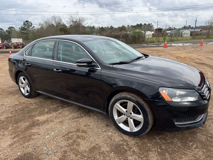 2013-volkswagen-passat-se-4-door-sedan---180,168-miles-image-2