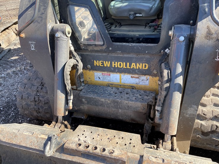 2019-new-holland-c237-image-11