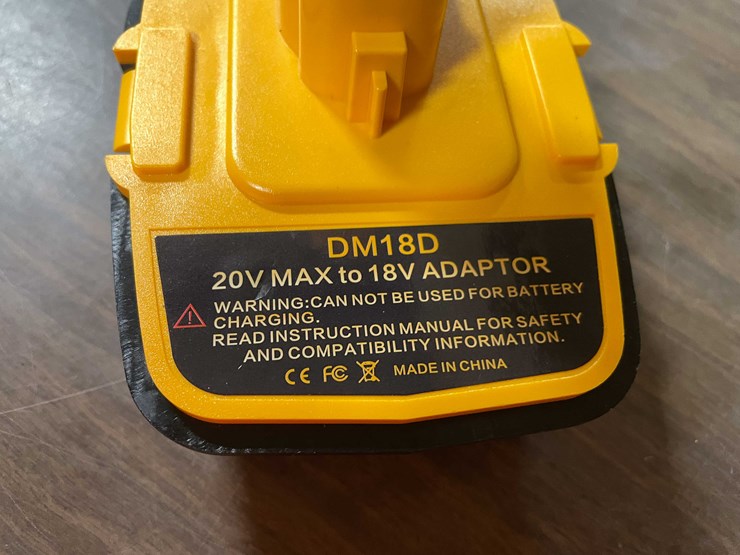 #2294-•-dewalt-18-volt-to-20-volt-battery-adapter-(pr11)-image-6