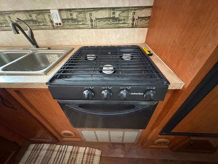 2009-cherokee-"grey-wolf"-pull-behind-travel-trailer-image-20