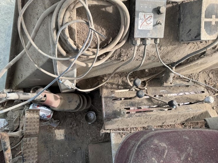 white-2-105-image-21