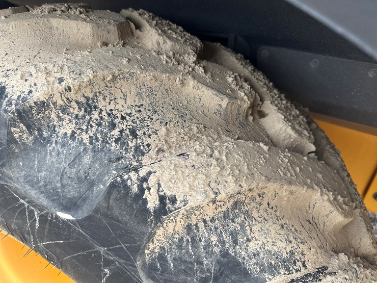 2012-volvo-bl70b-image-118