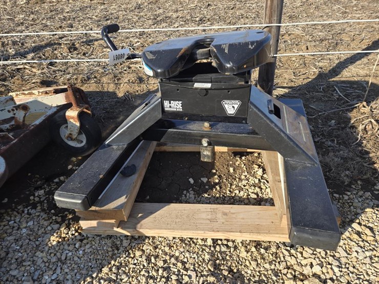 #8061-•-bulldog-hi-rise-5th-wheel-adapter-hitch-image-1