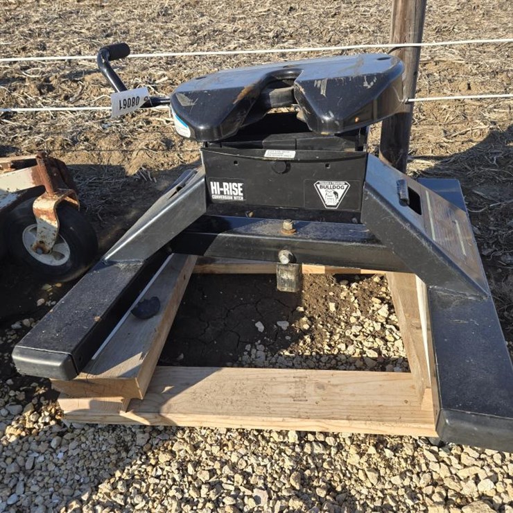 #8061 • BULLDOG HI-RISE 5TH WHEEL ADAPTER HITCH
