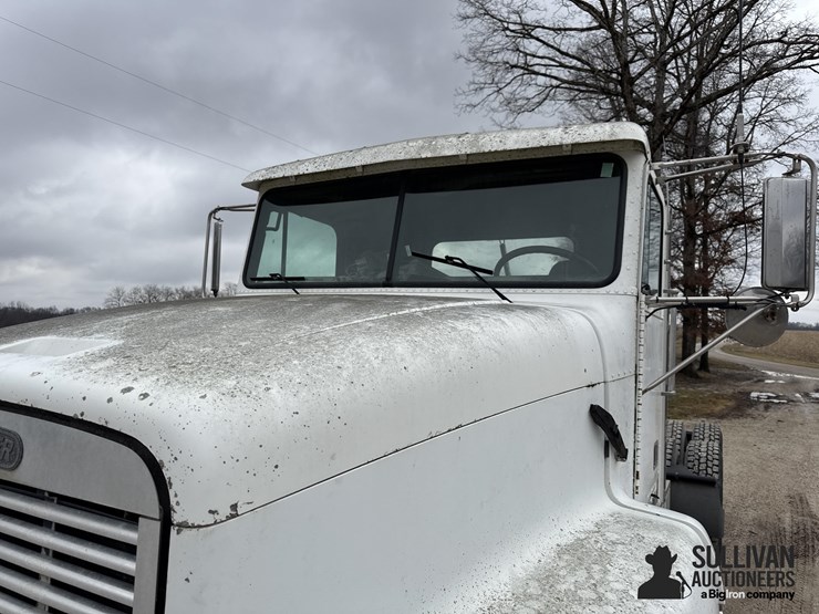 1996-freightliner-fld112-image-15