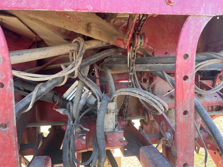 #5081-•-6-row-900-cyclo-air-planter-image-15