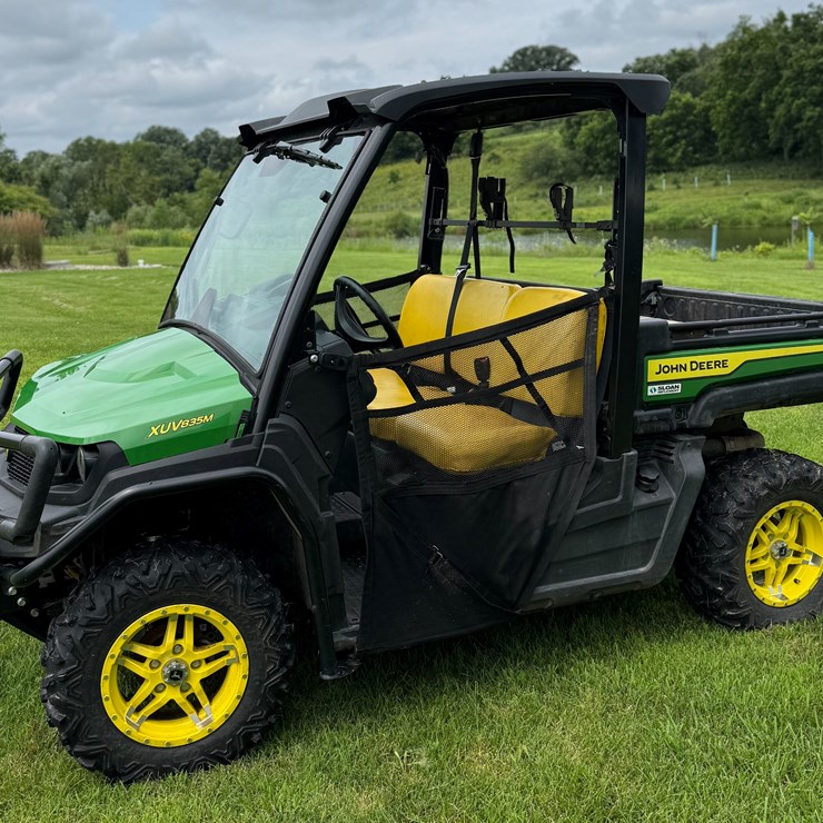 #1422 • 2022 John Deere (CA)