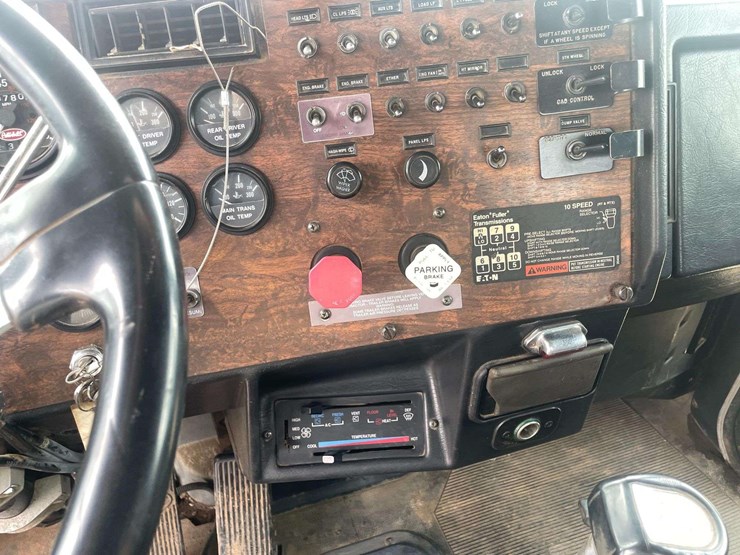 1994-peterbilt-378-image-13