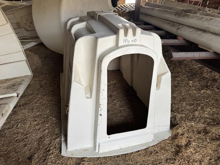 10-agri-plastic-calf-huts-image-1