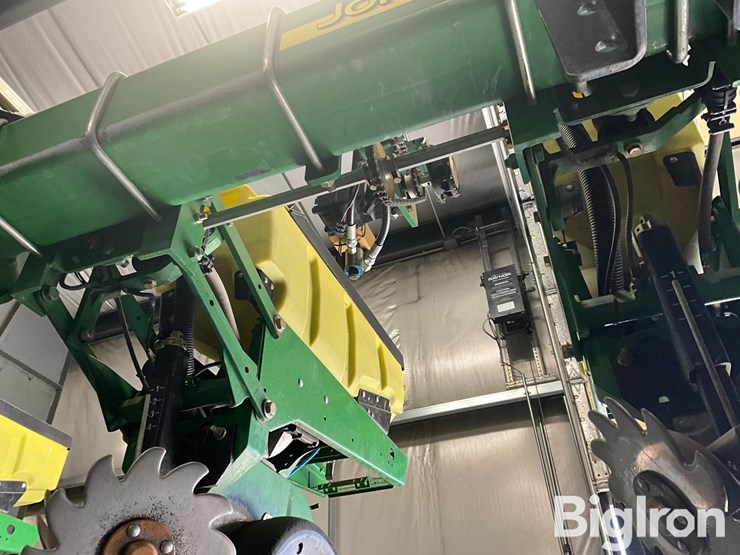 2011-john-deere-1720-image-13