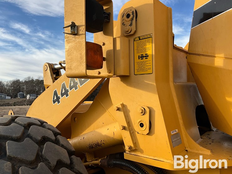 1992-deere-444e-image-12