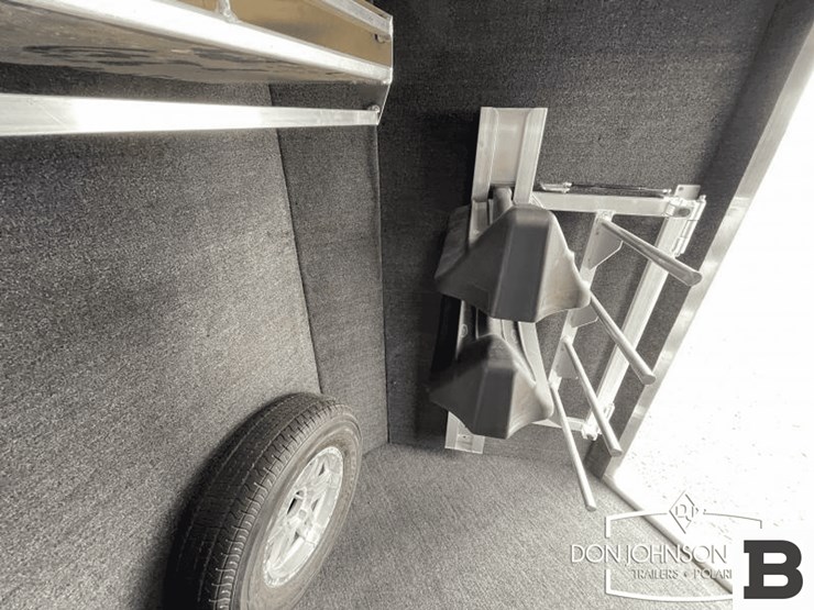 2024-featherlite-9400-72pt-2-h-horse-trailer-image-25