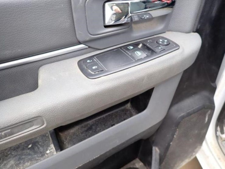 2015-dodge-ram-1500-image-16