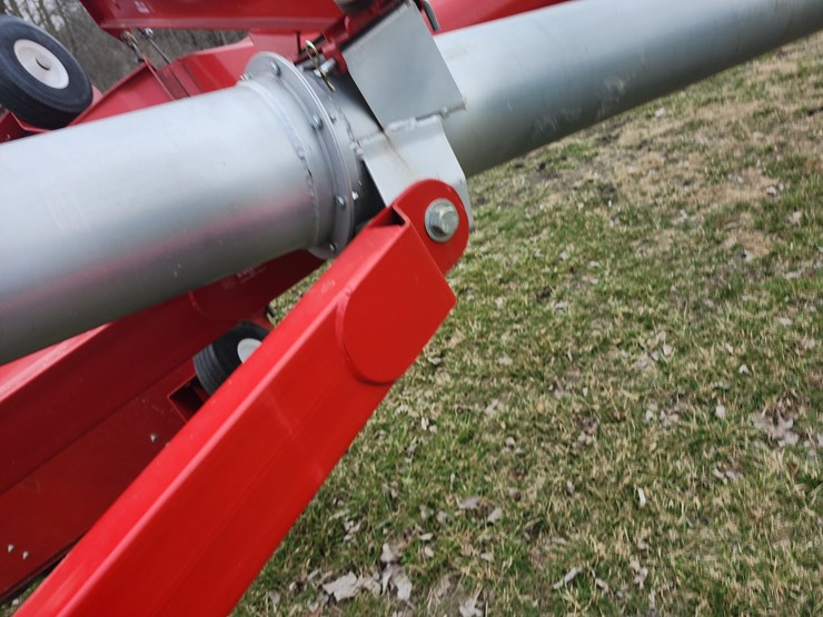 tag-#180,-10"x63'-hutchinson-swing-away-auger-image-10