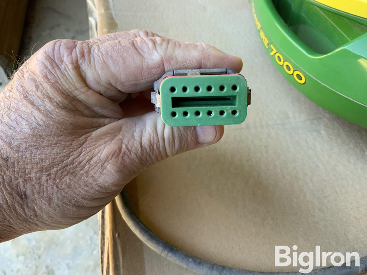 2023-john-deere-7000-image-10