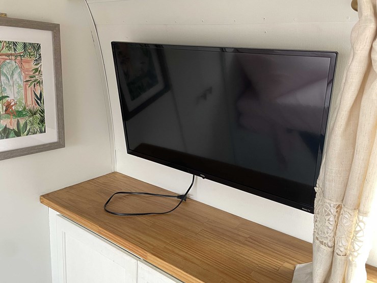 #1435-•-1978-airstream-land-yacht-31'---fully-remodeled,-road-ready-(has-wi-title)-(of)-image-33