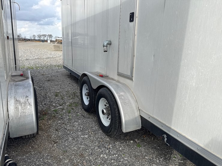 #38234-•-2012-comforts-of-home-22'-t/a-(3)-stall-mobile-shower-&-bathroom-4c9tn2225cm081303-inv#-38234-image-7