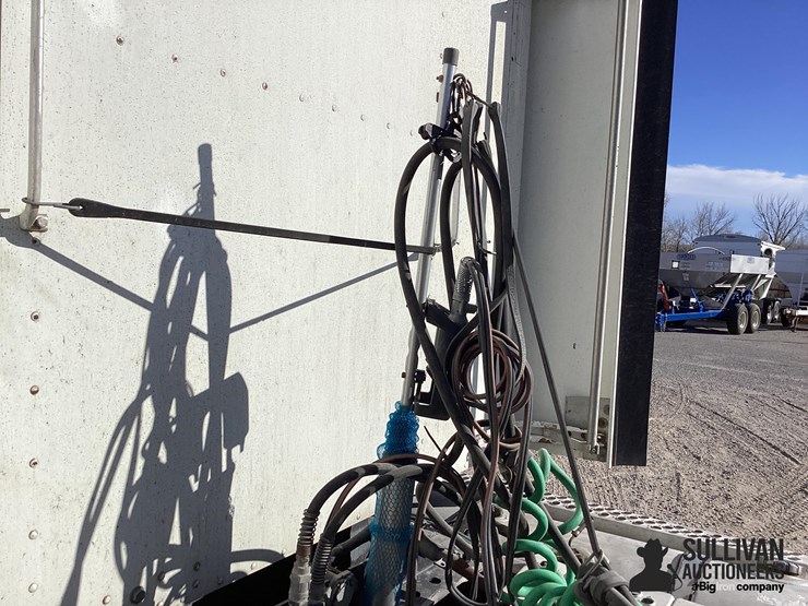 2011-kenworth-t800-image-17