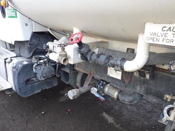 2016-freightliner-m2-15'-t/a-water-truck-image-13