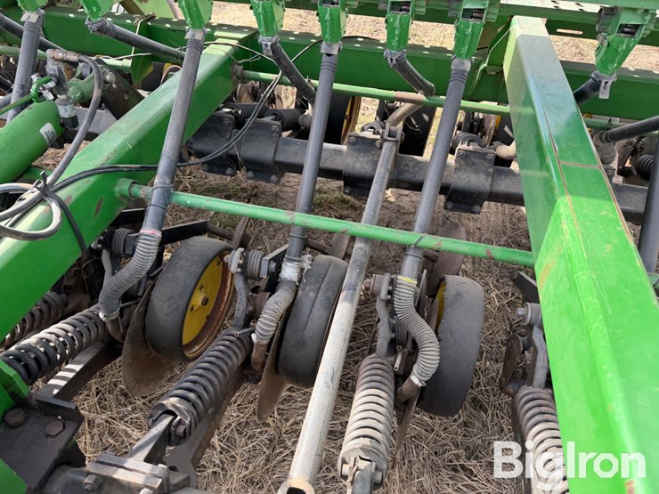 john-deere-750-image-17