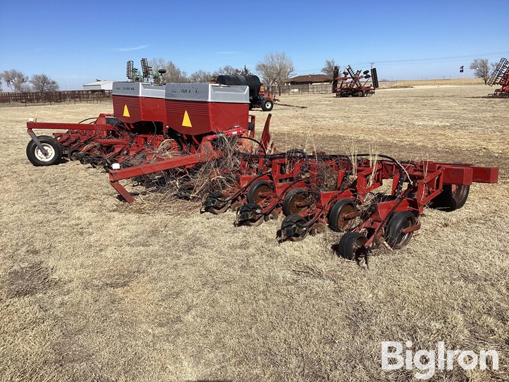 case-ih-16r30-planter-image-5