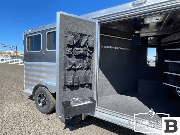 2025-featherlite-9400-72pt-2-horse-horse-trailer-image-20