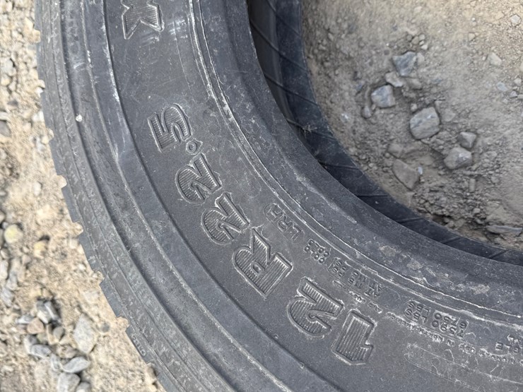 #9733-•-12r22.5-tire-inv#-9733-image-5