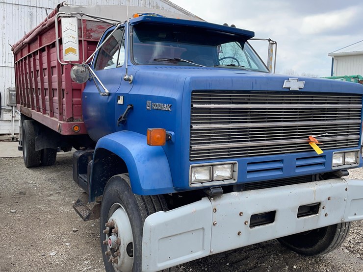 tag-#68,-1986-chevrolet-kodiak-grain-truck-image-16