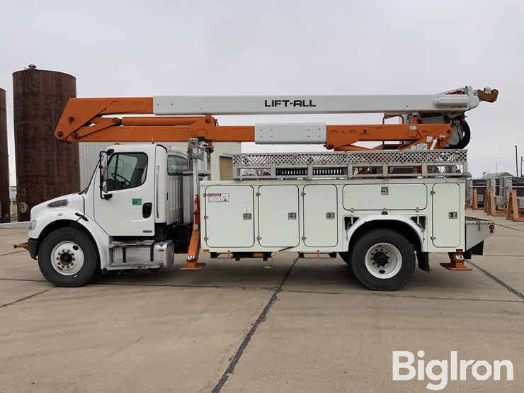 2006-freightliner-m2-106-image-8