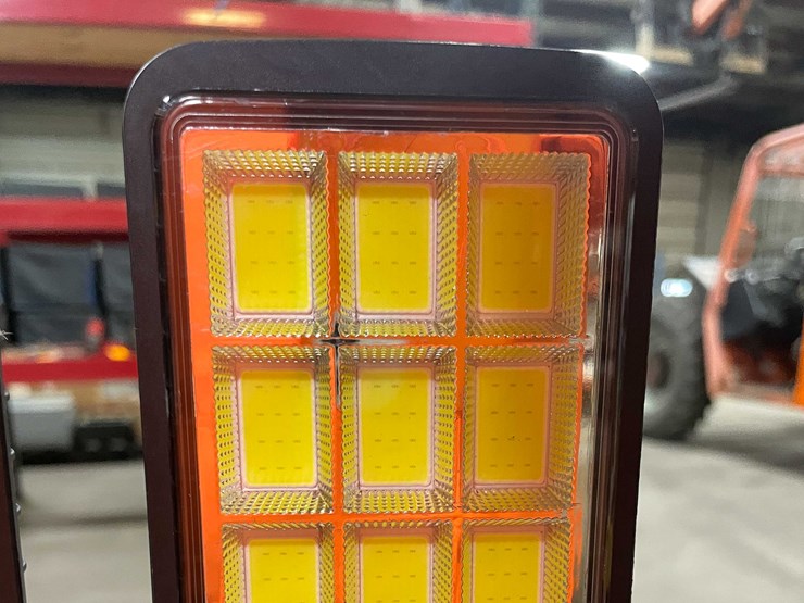 #2286-•-(2)-led-parking-lot/-yard-lights-(pr10)-image-2
