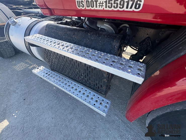 2015-freightliner-cascadia-113-image-19