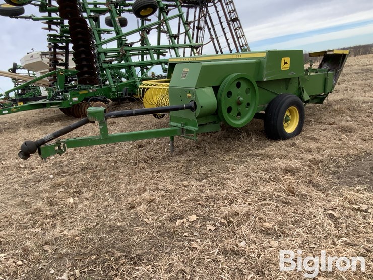 john-deere-336-image-1