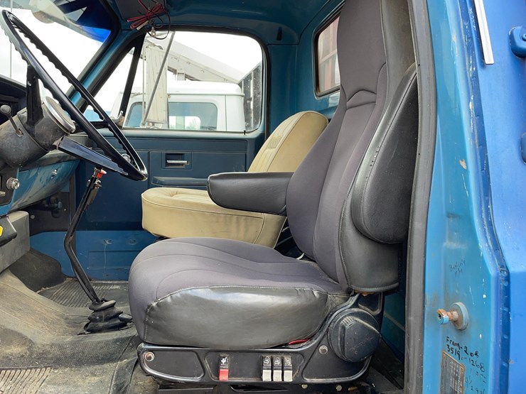 tag-#68,-1986-chevrolet-kodiak-grain-truck-image-18