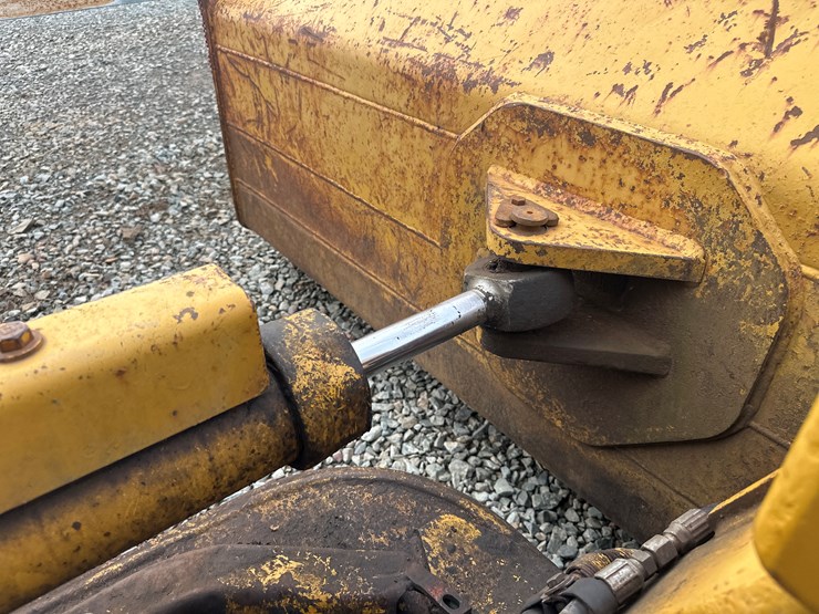 caterpillar-d4c-image-14