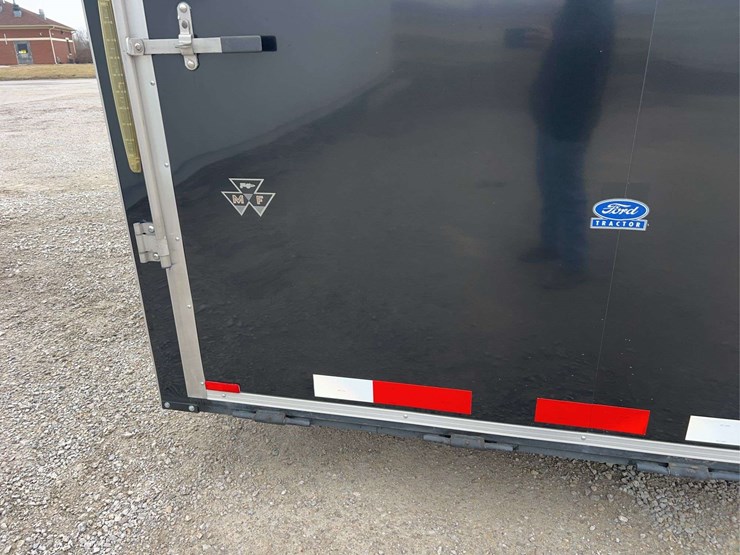 2016-stealth-viper-24'-enclosed-trailer-image-27