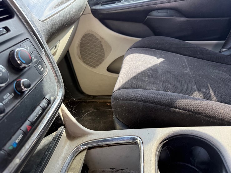 2014-dodge-grand-caravan-image-38