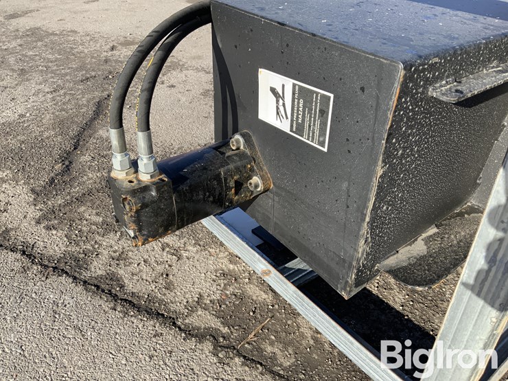 2025-massey-ferguson-730-image-12