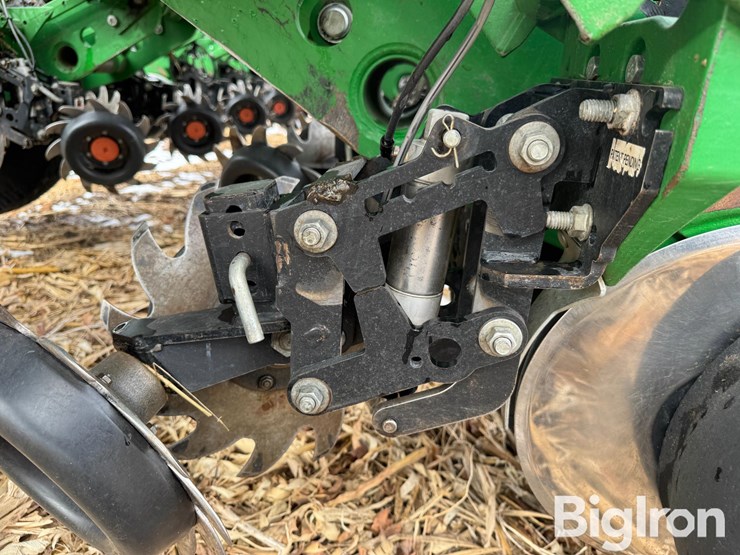 2015-john-deere-1775-image-13