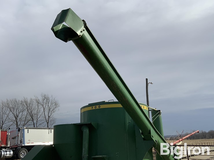 john-deere-700-image-11