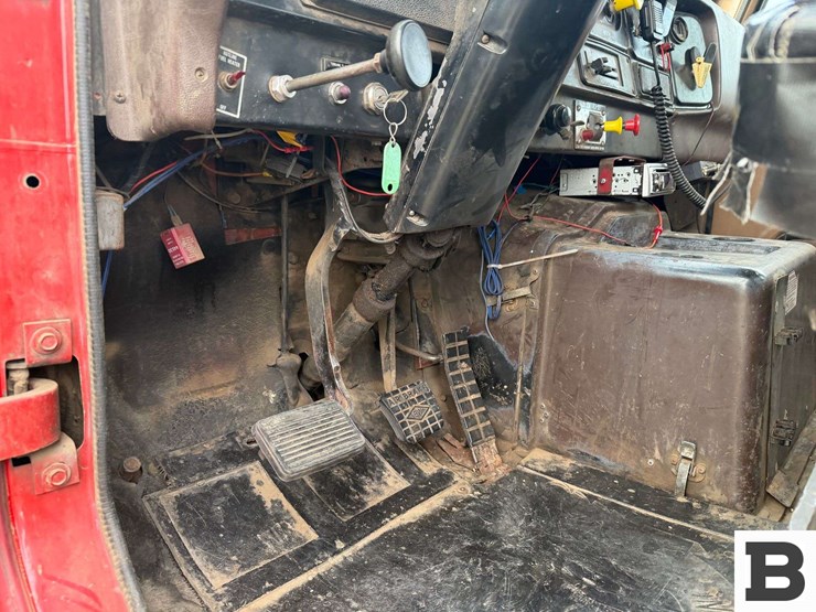 1985-international-s2300-image-56