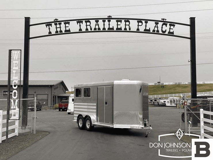 2024-featherlite-9400-72pt-2-h-horse-trailer-image-2